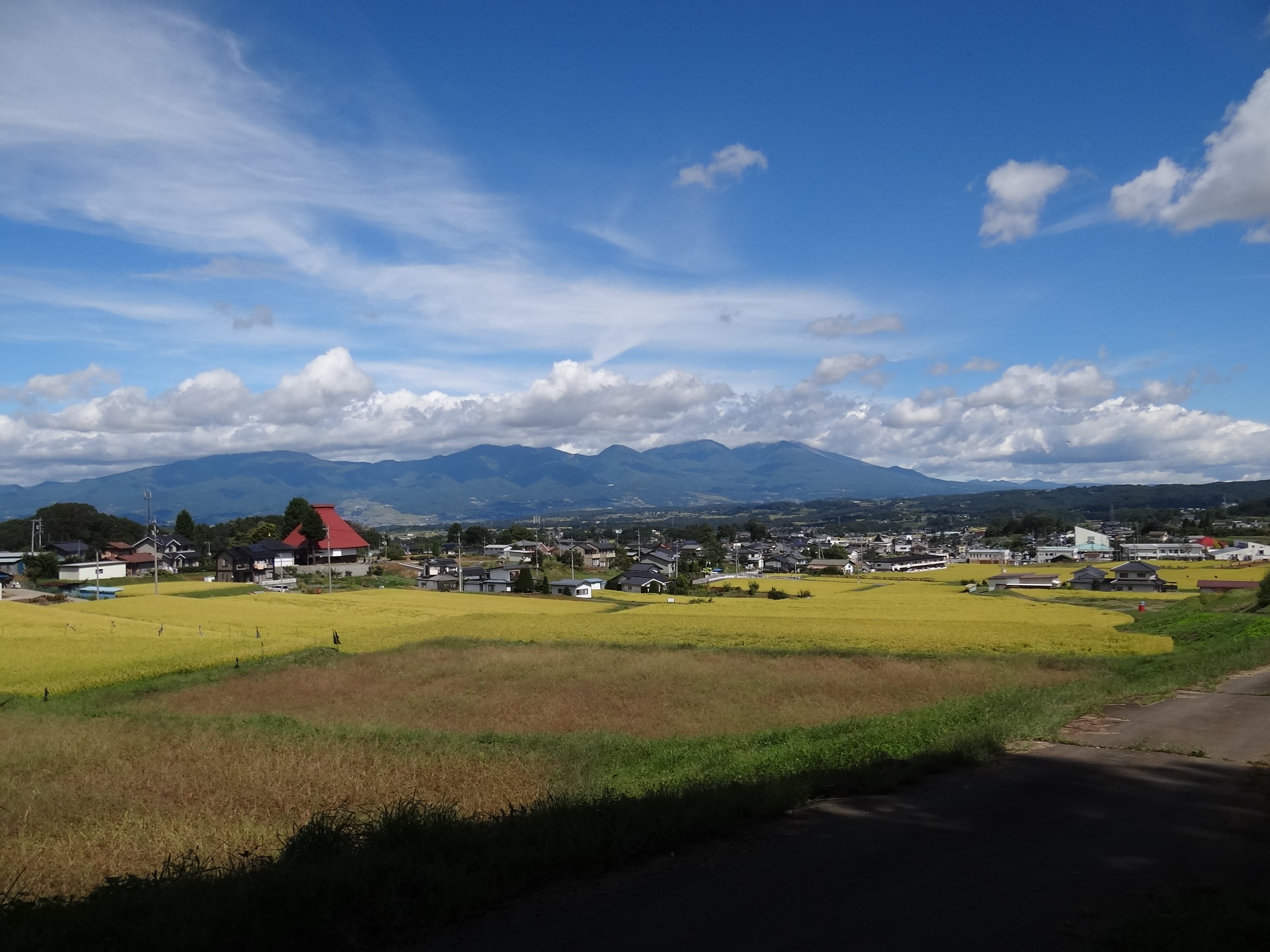 浅間山と田園風景
